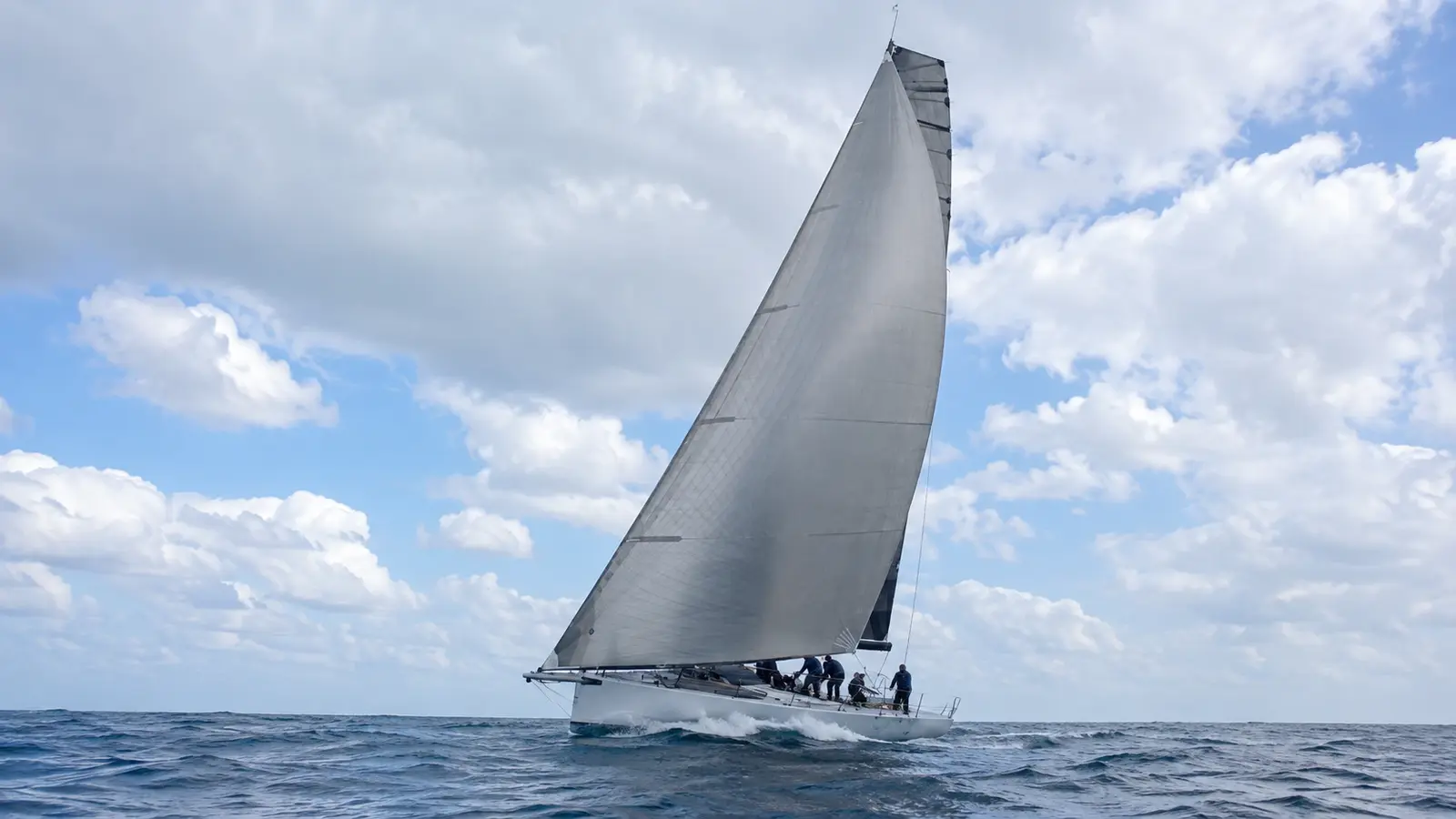 Sailing yacht carrying a Code Zero